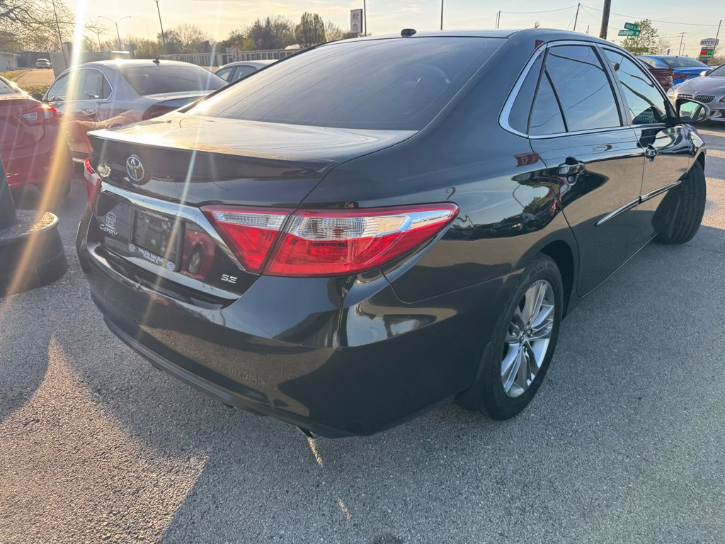 Used 2015 Toyota Camry SE w/ Moonroof Package FWD image 8