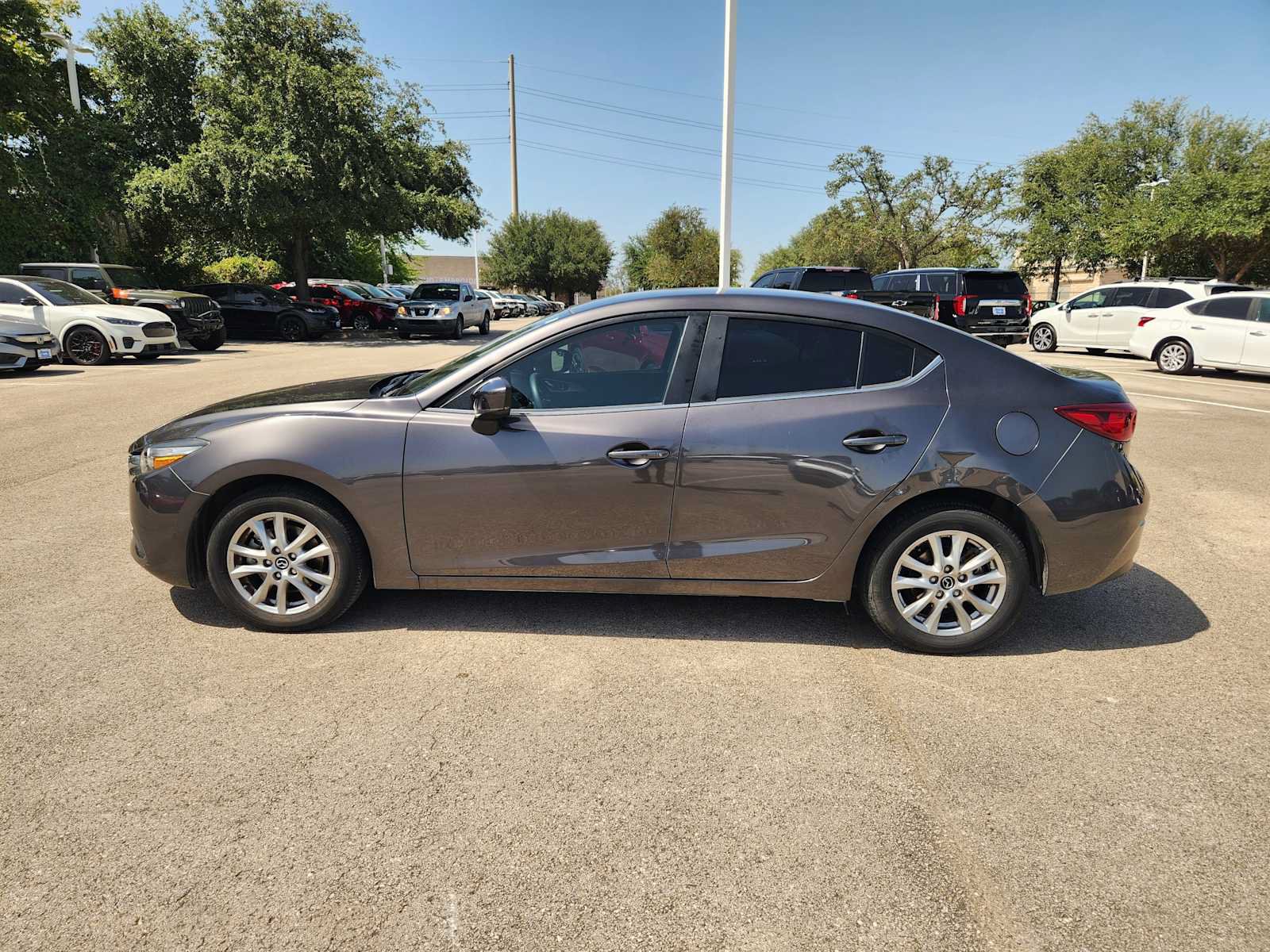Used 2017 MAZDA MAZDA3 Sport w/ Preferred Equipment Package FWD image 4