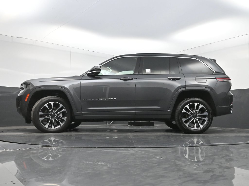 Used 2022 Jeep Grand Cherokee Overland w/ Luxury Tech Group IV RWD image 34