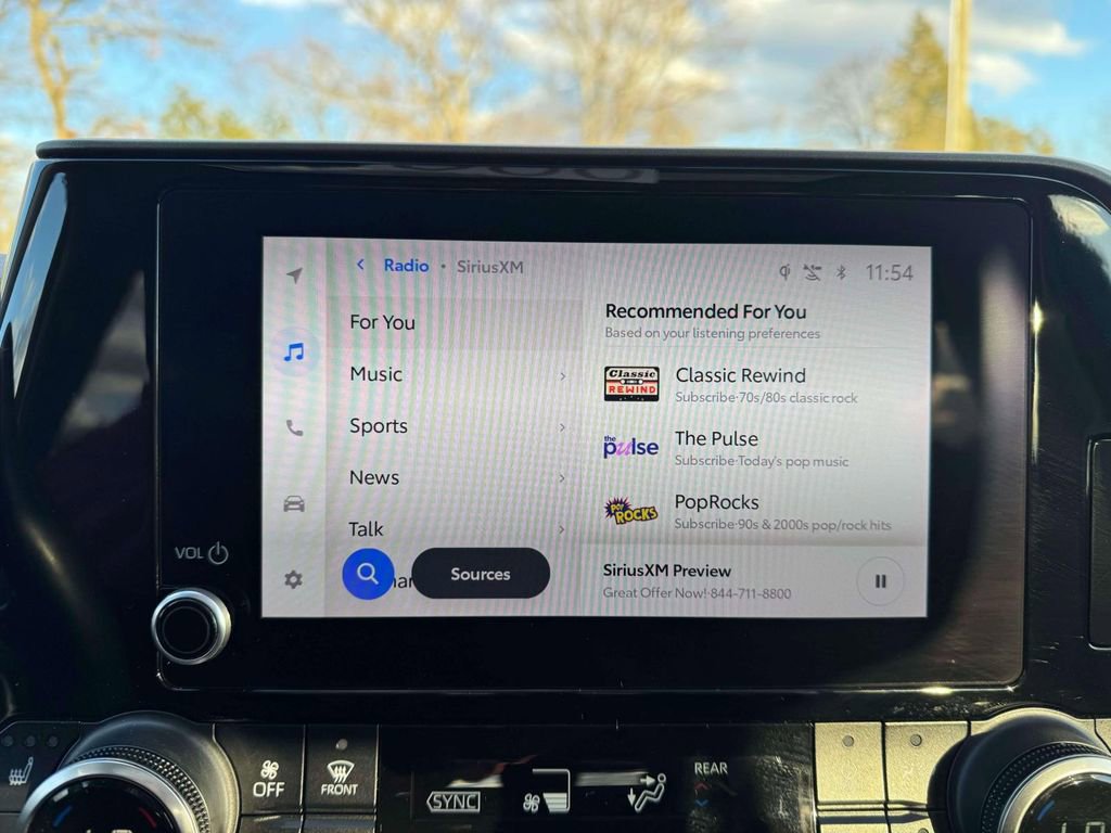 Used 2023 Toyota Highlander XLE image 27