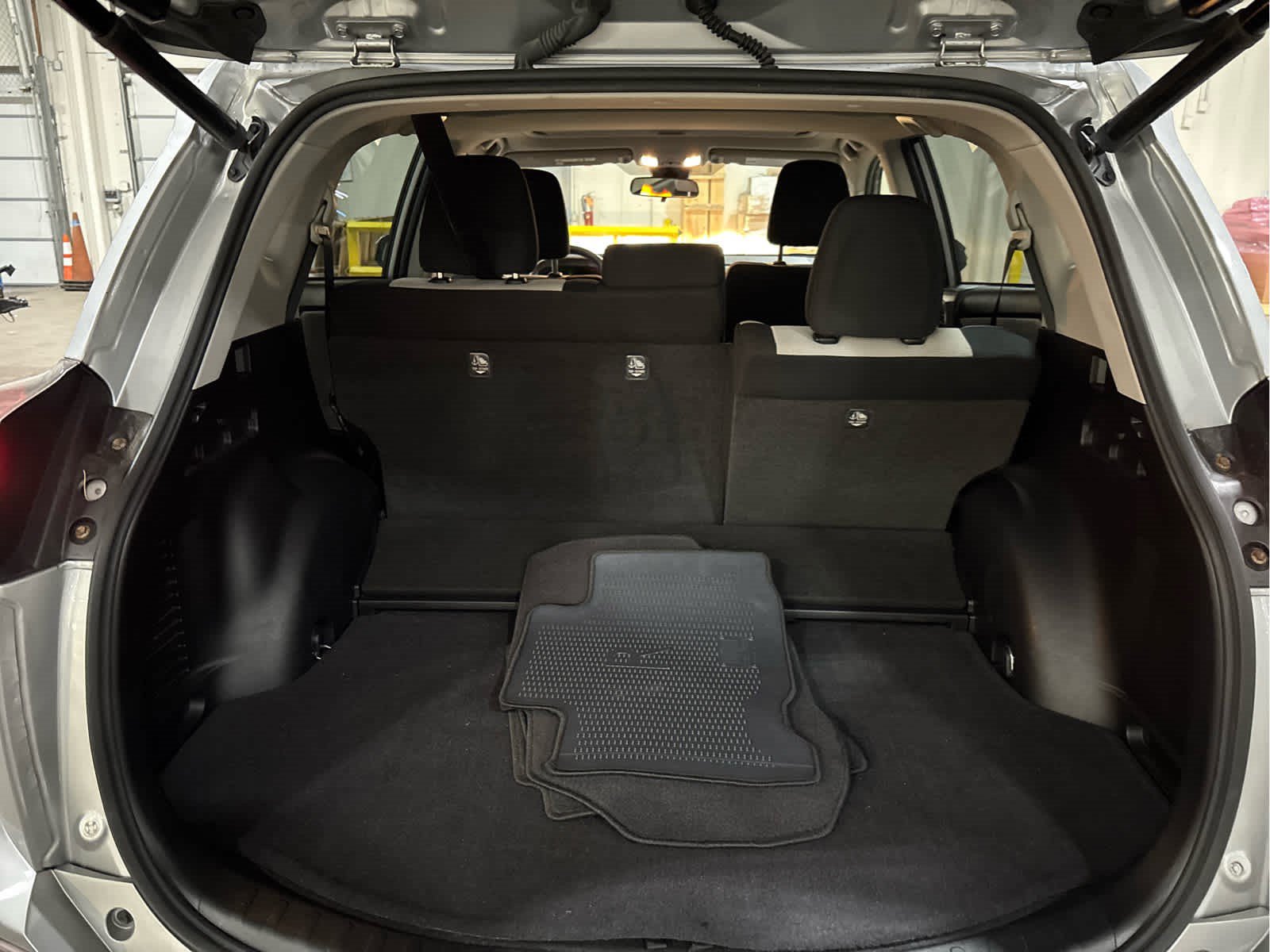 Used 2017 Toyota RAV4 XLE AWD/4WD image 7