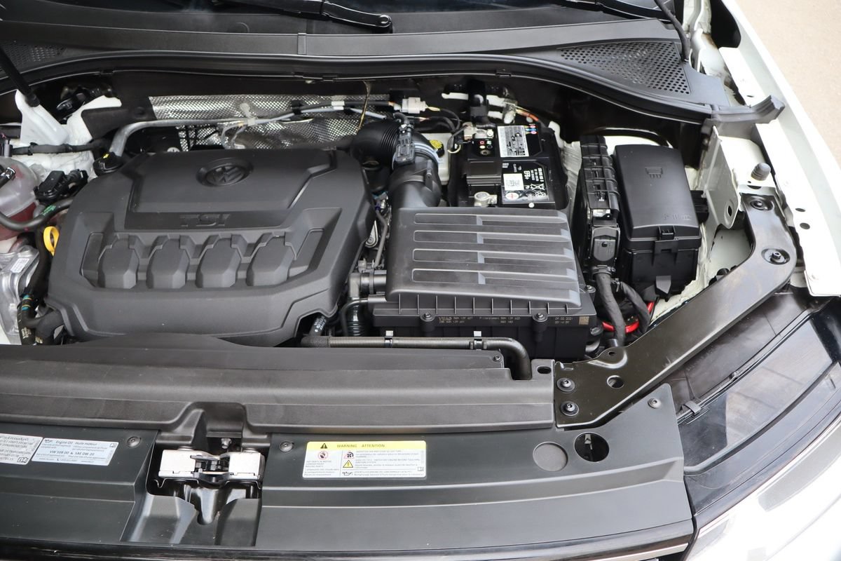 Used 2021 Volkswagen Tiguan SE AWD/4WD image 40