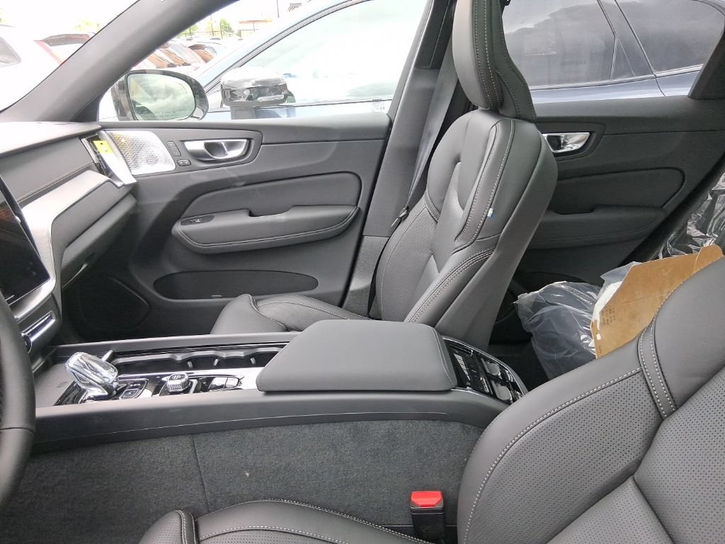 New 2026 Volvo XC60 B5 Ultra w/ Protection Package Premier AWD/4WD image 9