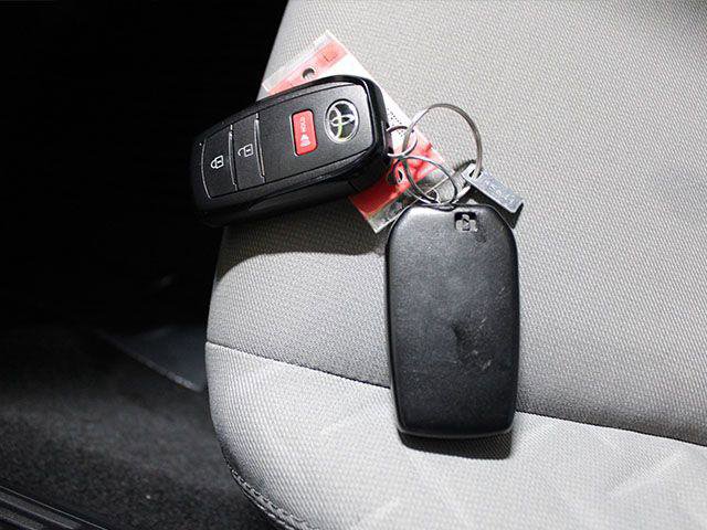 Certified 2024 Toyota Tacoma SR5 AWD/4WD image 17