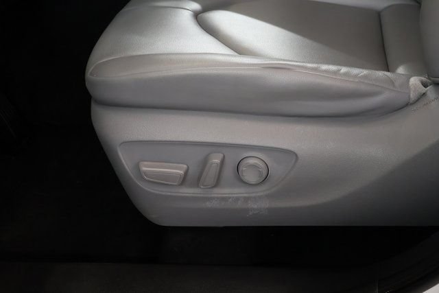 Used 2023 Toyota Highlander XLE AWD/4WD image 14