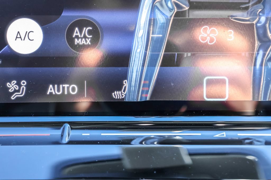 New 2026 Volkswagen Tiguan SE AWD/4WD image 32