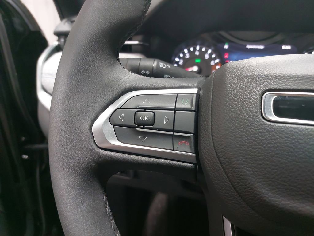Used 2025 Jeep Compass Latitude AWD/4WD image 16