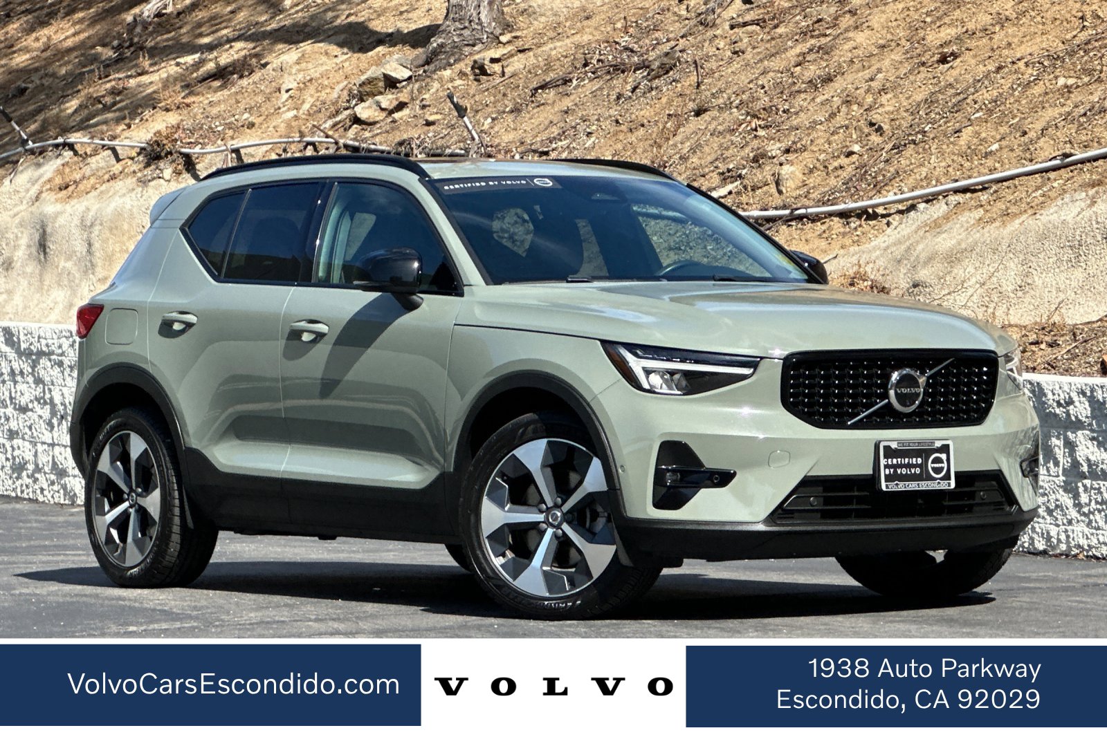 Used 2023 Volvo XC40 B4 Ultimate FWD image 1