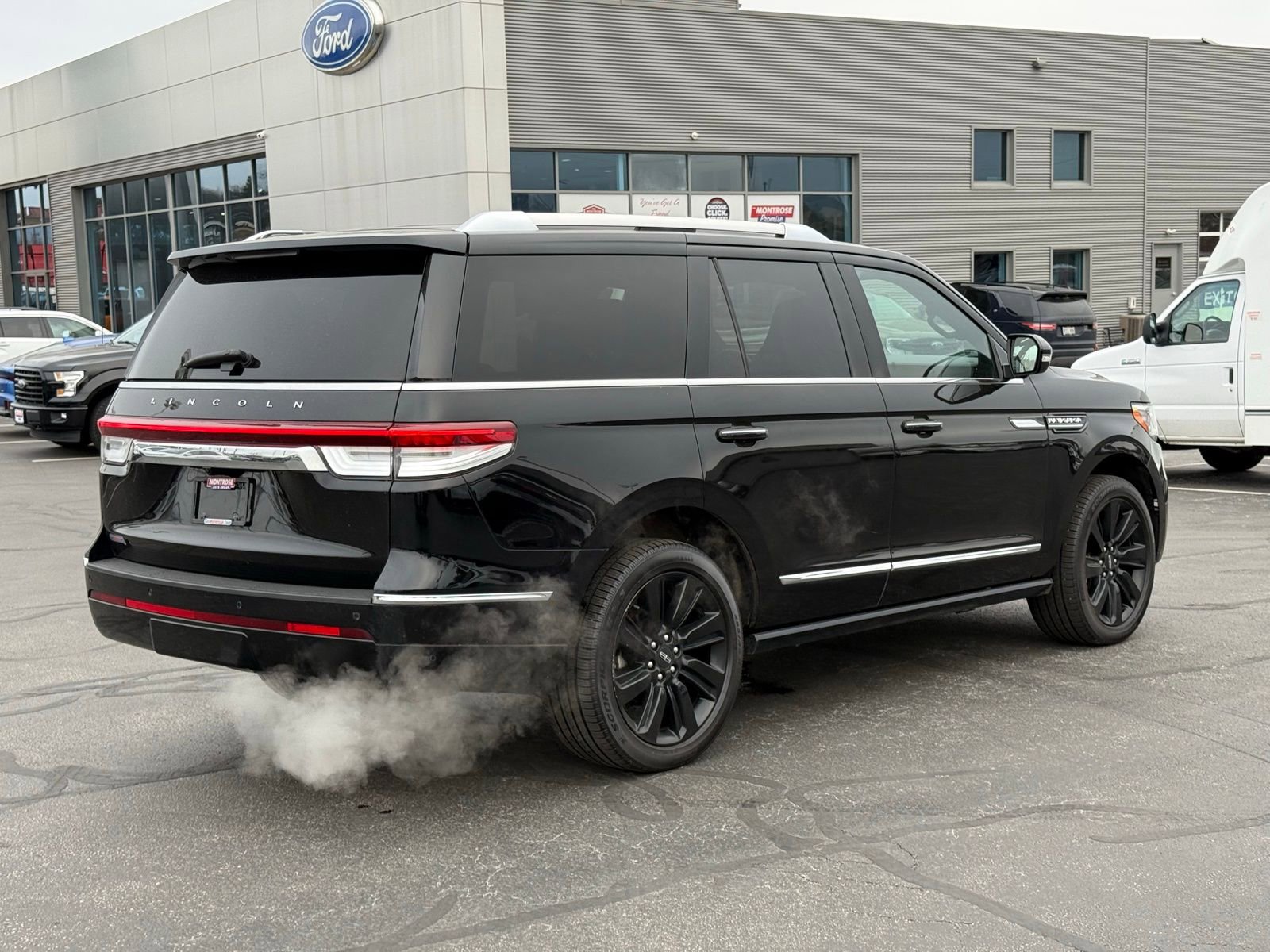 Used 2023 Lincoln Navigator Reserve image 3