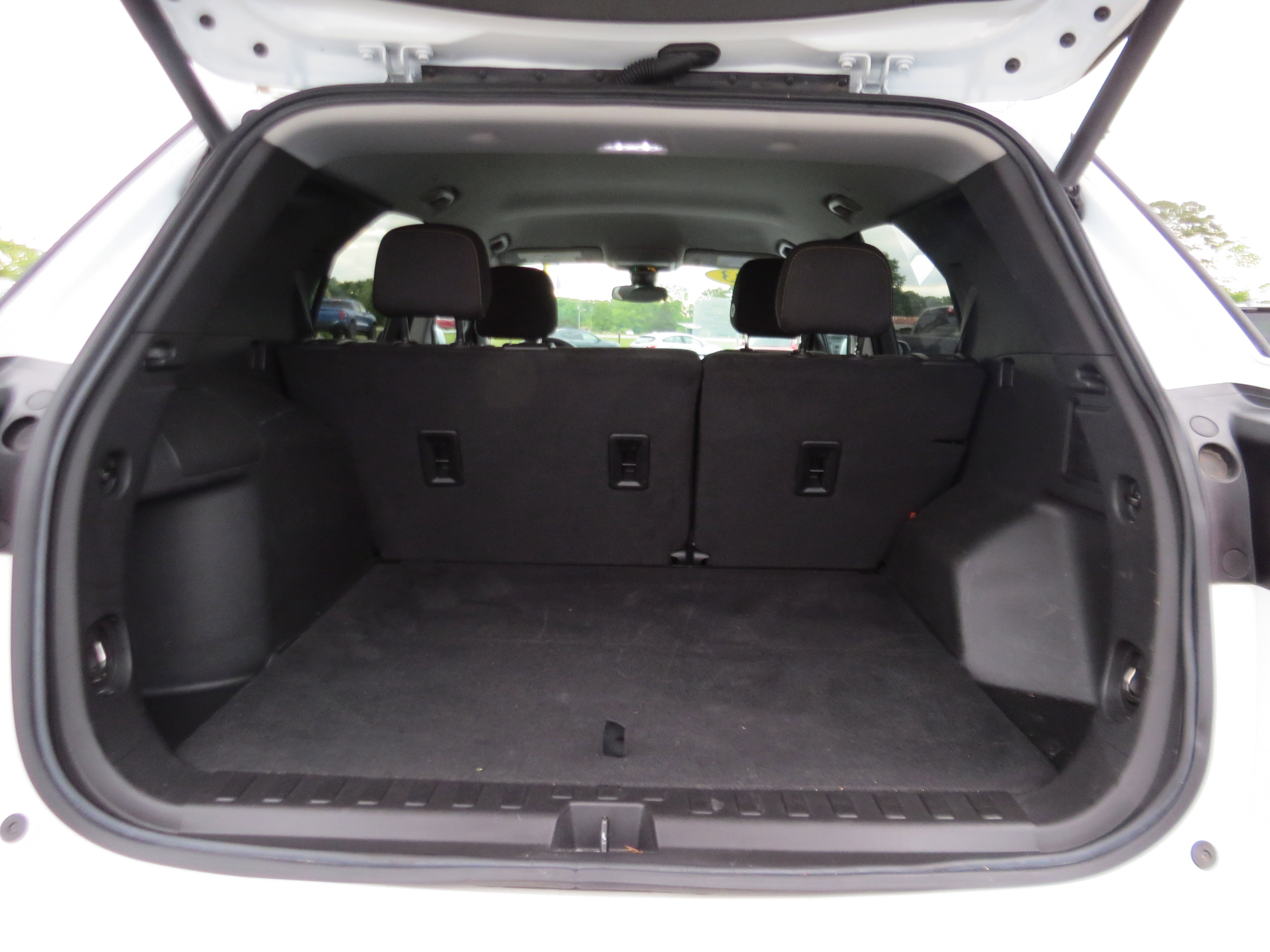 Used 2023 Chevrolet Equinox LT FWD image 12