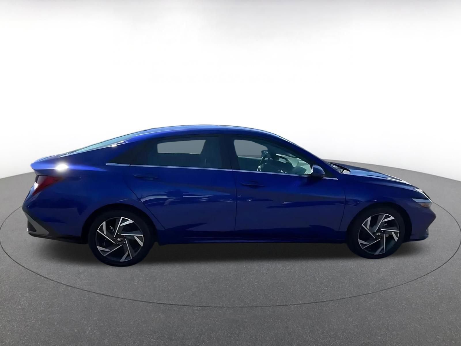 Used 2025 Hyundai Elantra SEL image 16