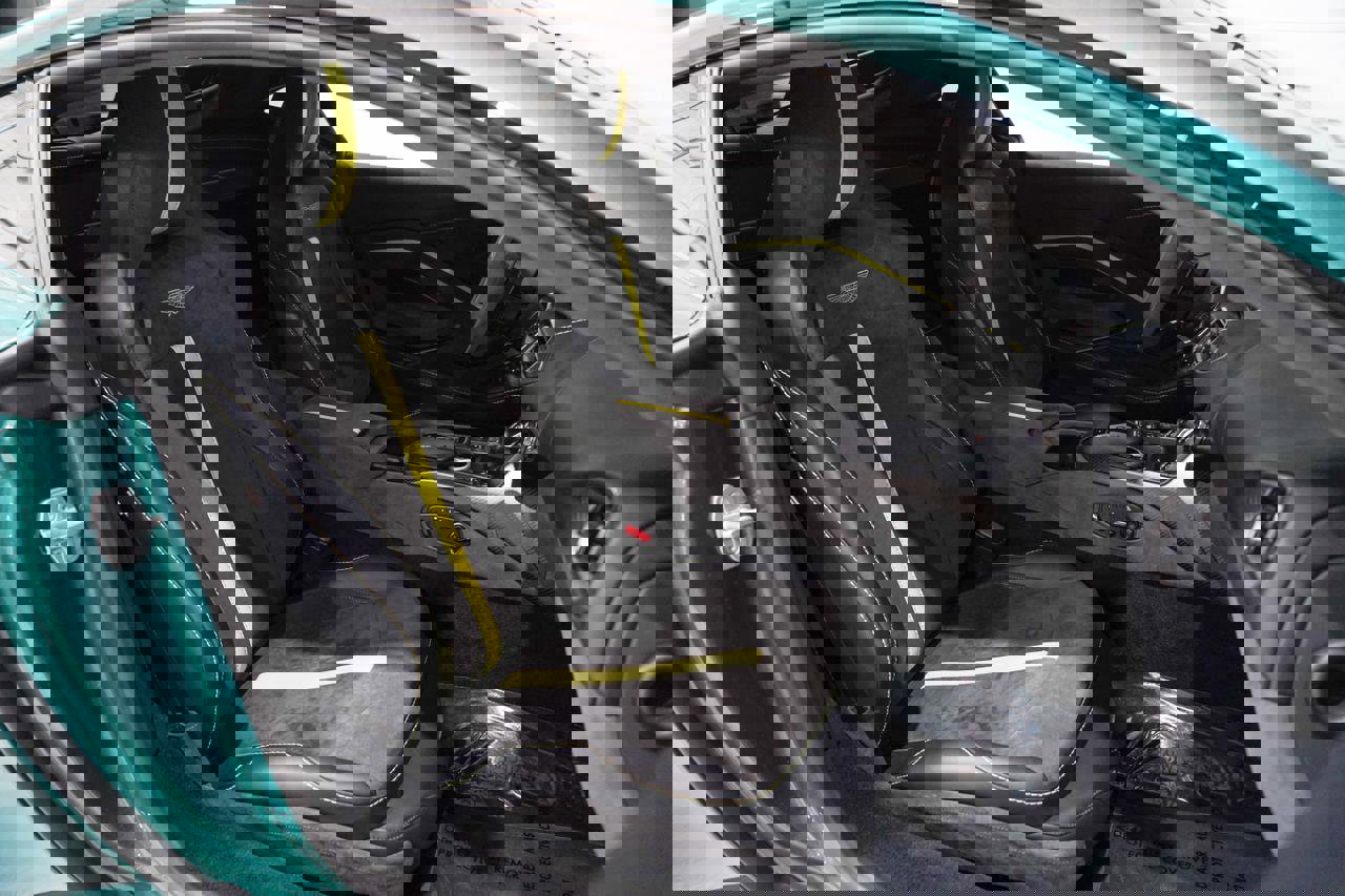 Used 2023 Aston Martin V8 Vantage Coupe image 16