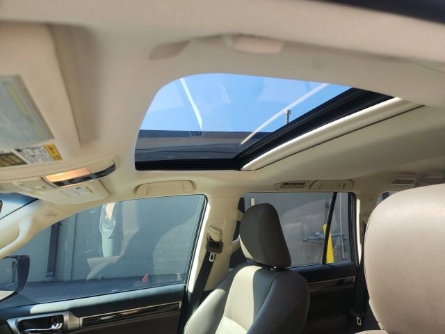 Used 2023 Lexus GX 460 Premium w/ Accessory Package AWD/4WD image 9