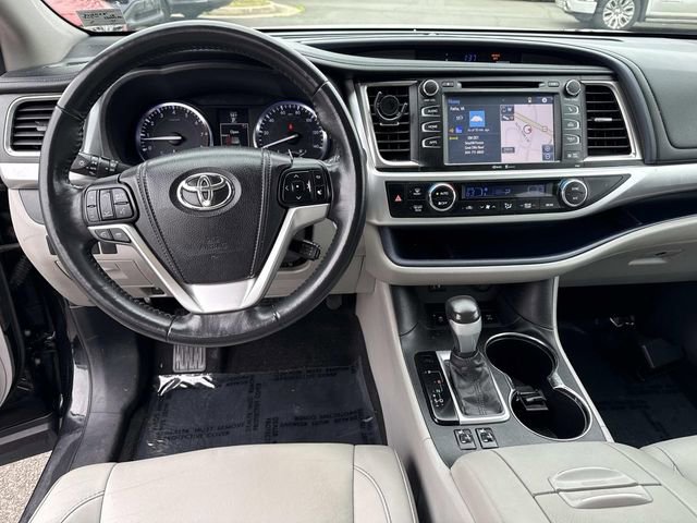 Used 2015 Toyota Highlander XLE image 18