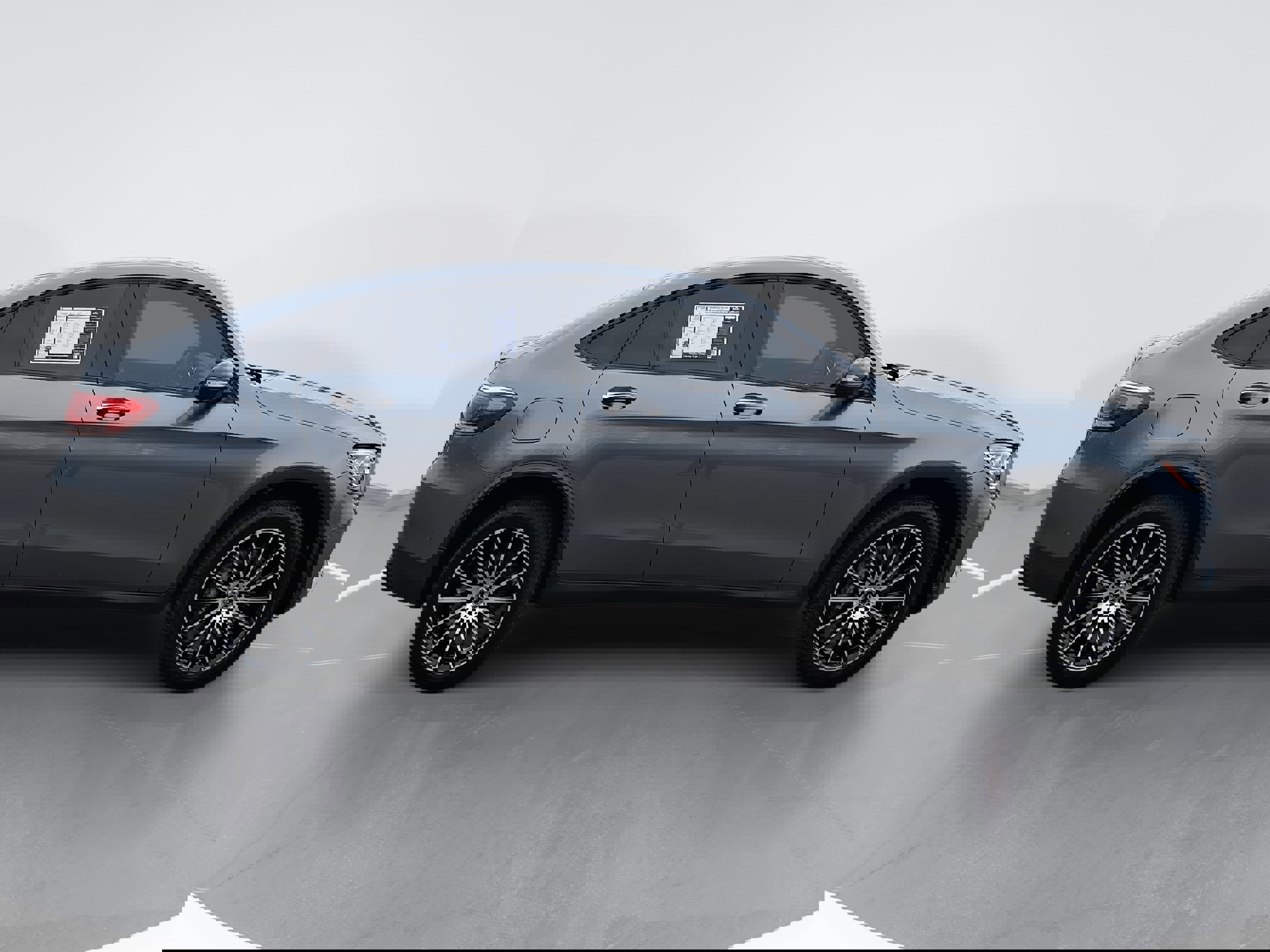 Used 2023 Mercedes-Benz GLC 300 4MATIC Coupe image 2