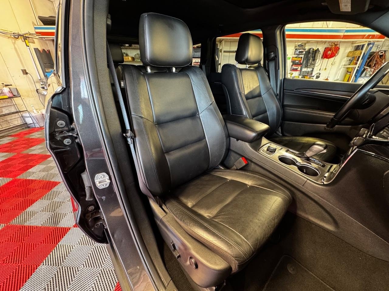Used 2020 Jeep Grand Cherokee Limited image 9