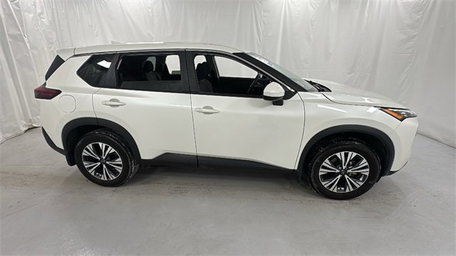 Used 2023 Nissan Rogue SV image 2