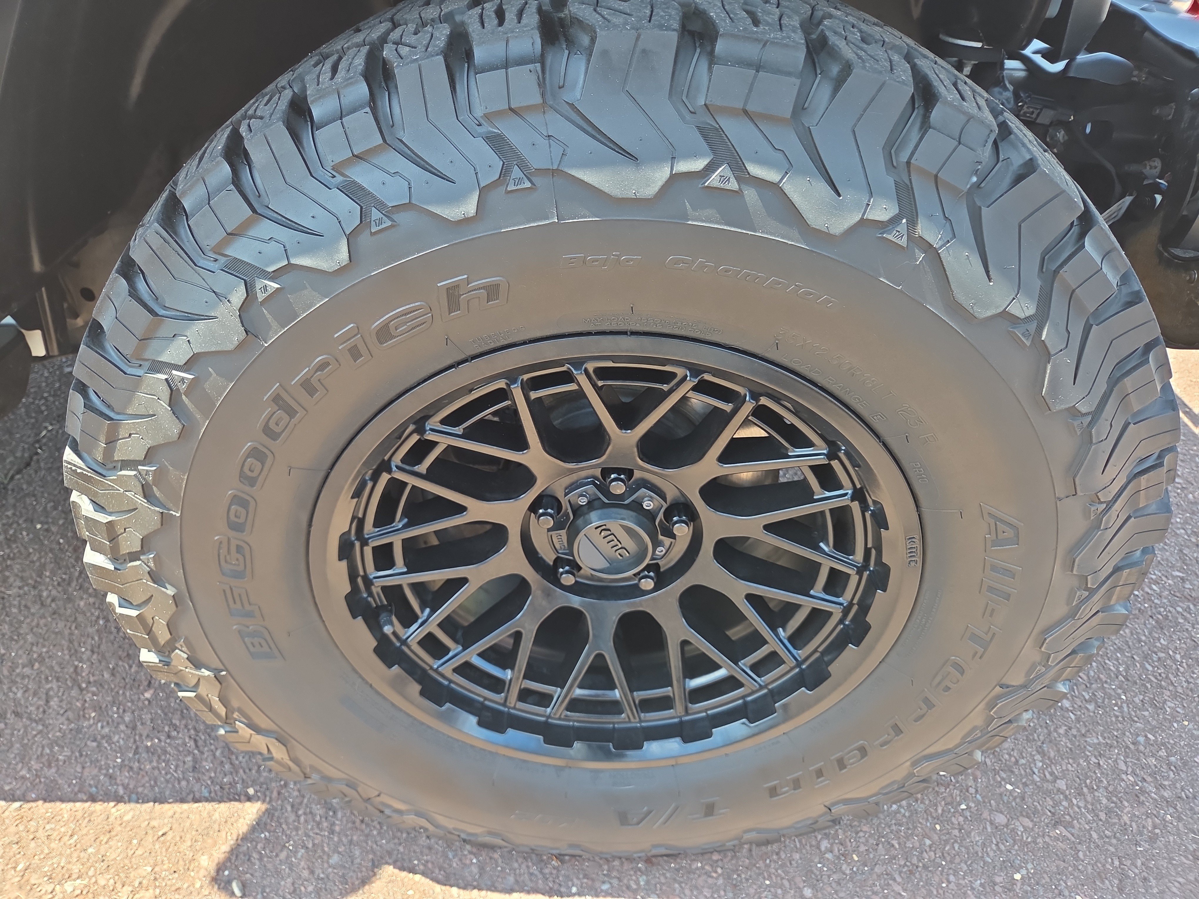 Used 2022 Jeep Wrangler Unlimited Sahara w/ Cold Weather Group AWD/4WD image 9