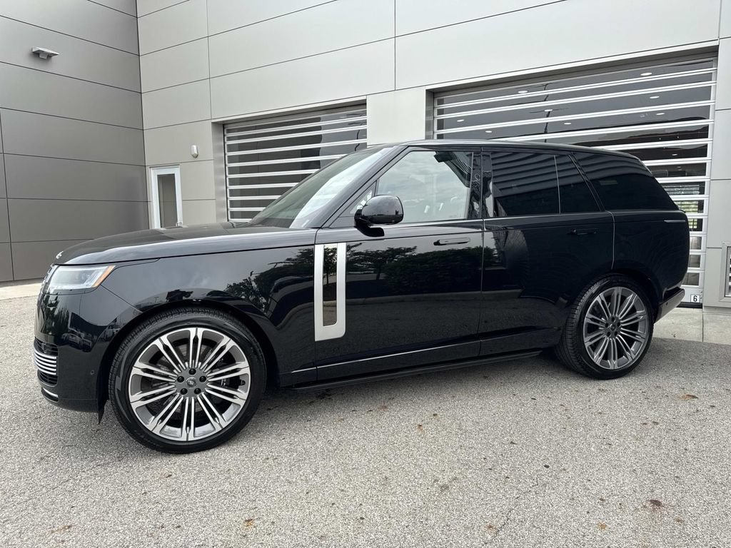 Certified 2024 Land Rover Range Rover SV AWD/4WD image 3