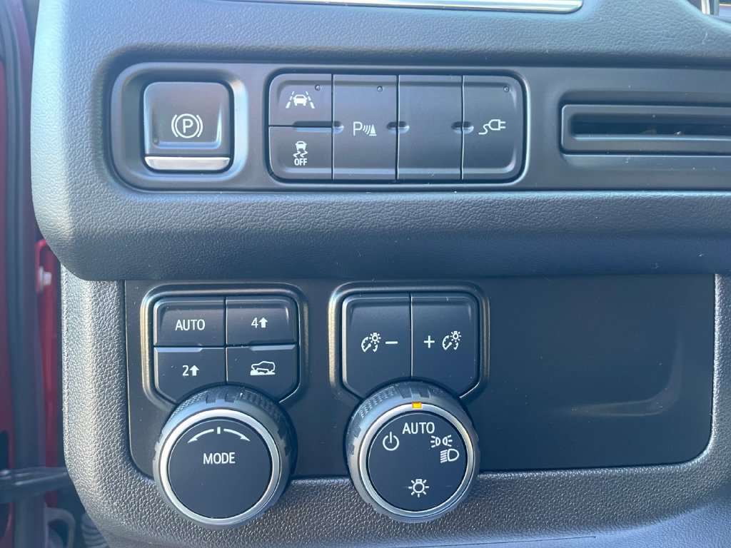 Used 2021 Chevrolet Tahoe RST w/ Luxury Package AWD/4WD image 38