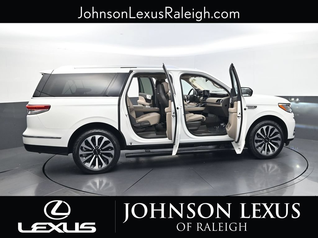 Used 2023 Lincoln Navigator L Reserve AWD/4WD image 35