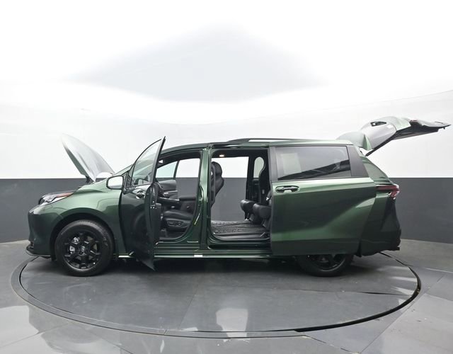 Used 2026 Toyota Sienna XLE Woodland Edition AWD/4WD image 34