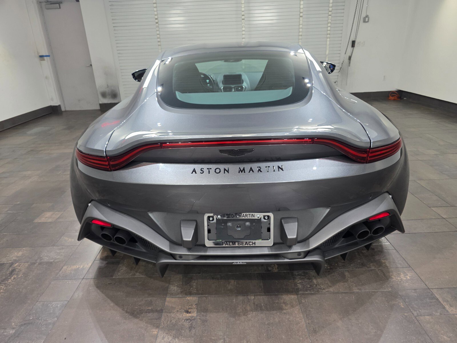 Used 2023 Aston Martin V8 Vantage Coupe image 18