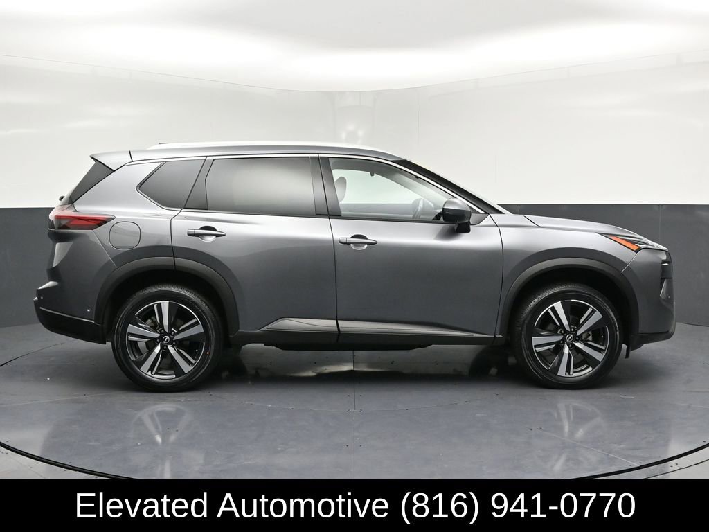 Used 2025 Nissan Rogue SL image 28