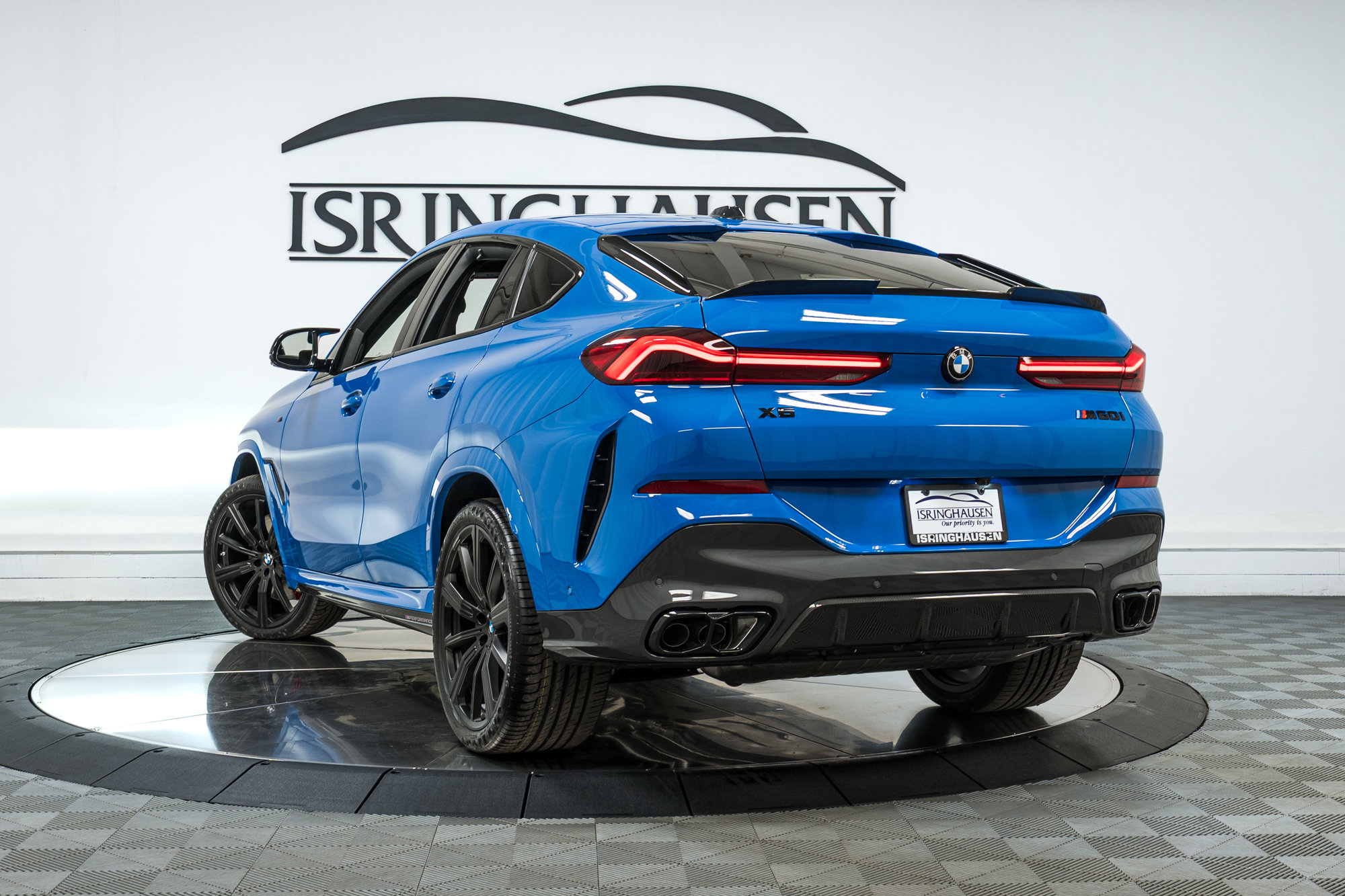 Used 2025 BMW X6 M60i w/ Executive Package image 29