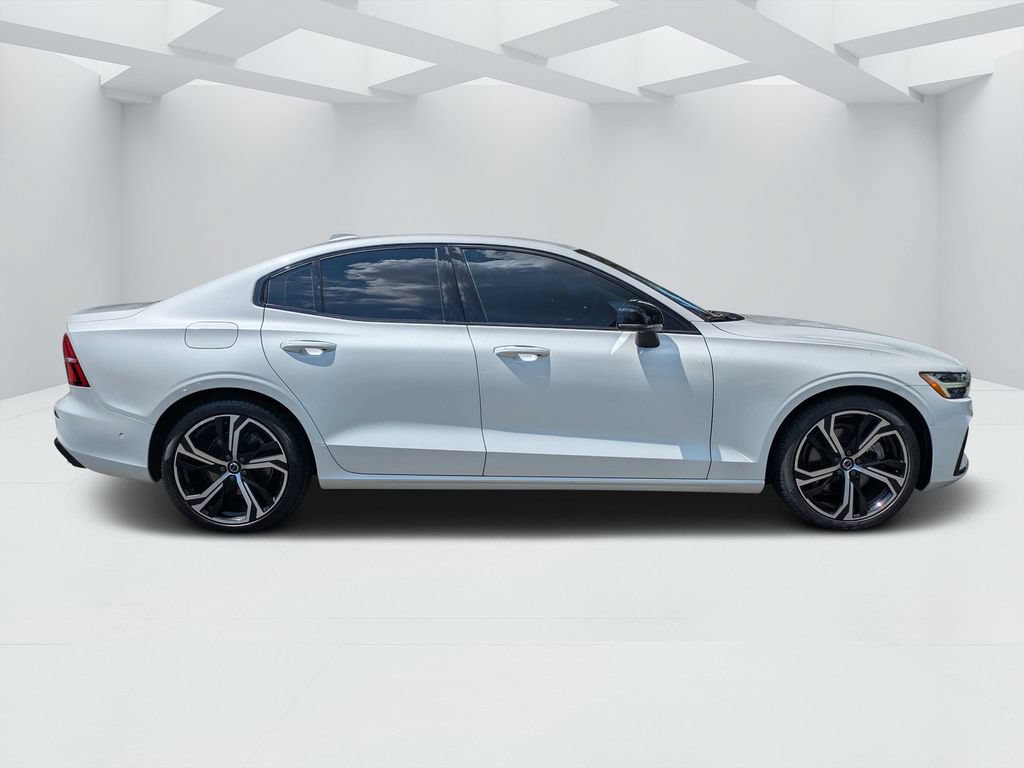 Certified 2025 Volvo S60 B5 Plus AWD/4WD image 2