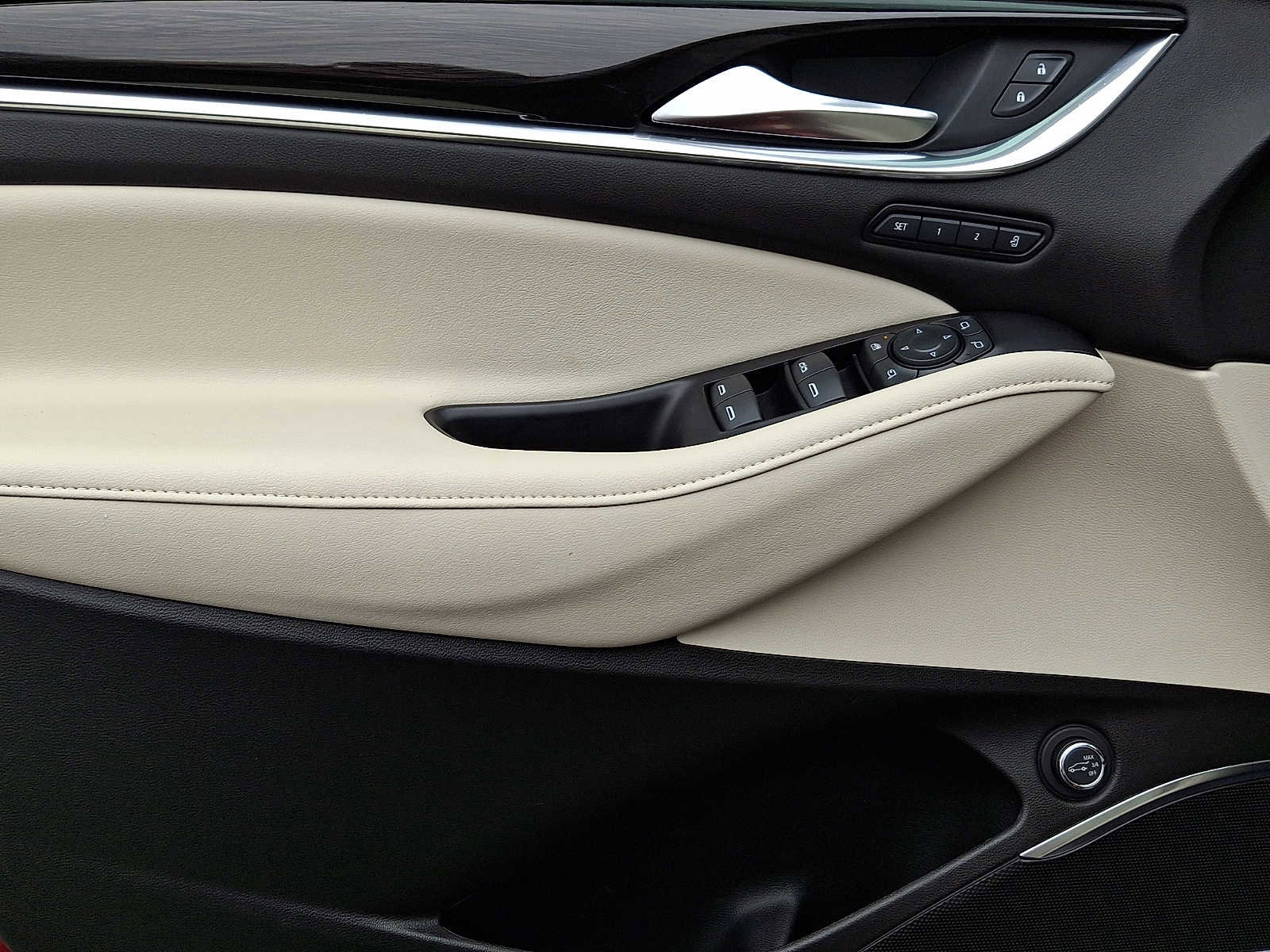 Certified 2022 Buick Enclave Premium w/ Surround and Sites Package image 16