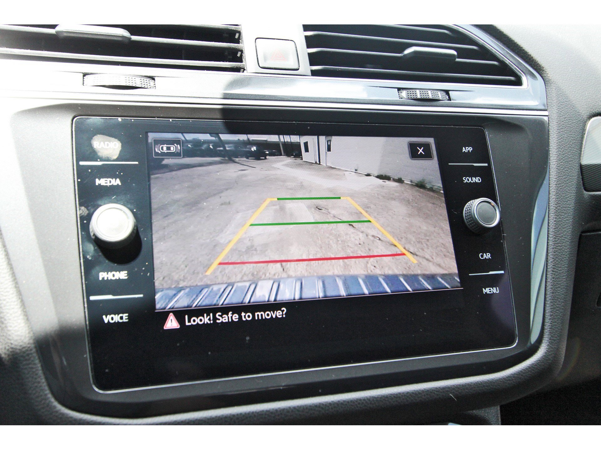 Used 2022 Volkswagen Tiguan SE image 27