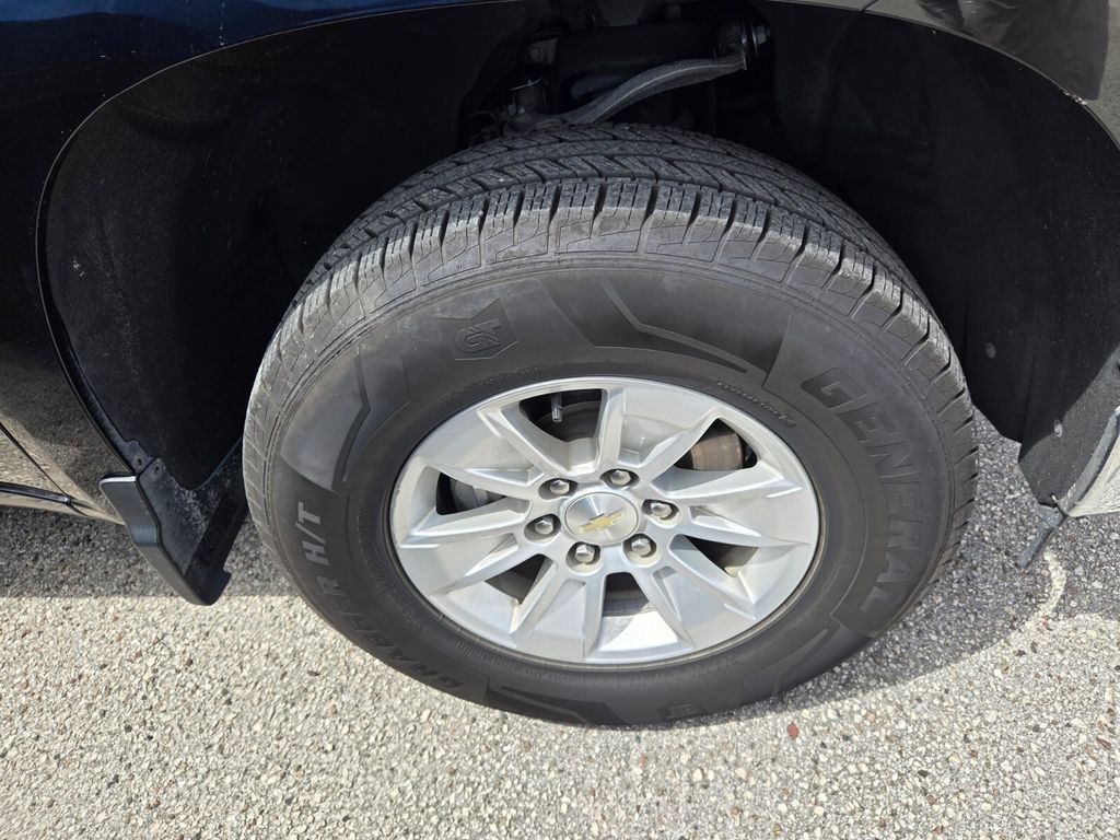 Used 2022 Chevrolet Silverado 1500 LT AWD/4WD image 5