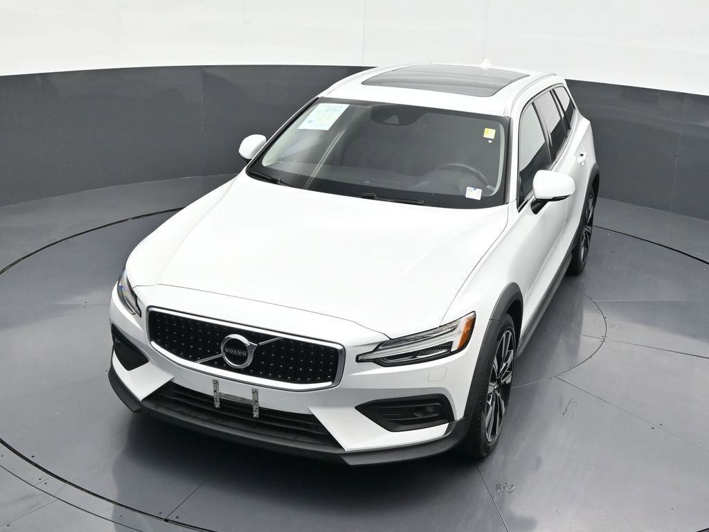 Certified 2022 Volvo V60 T5 Cross Country w/ Climate Package image 24
