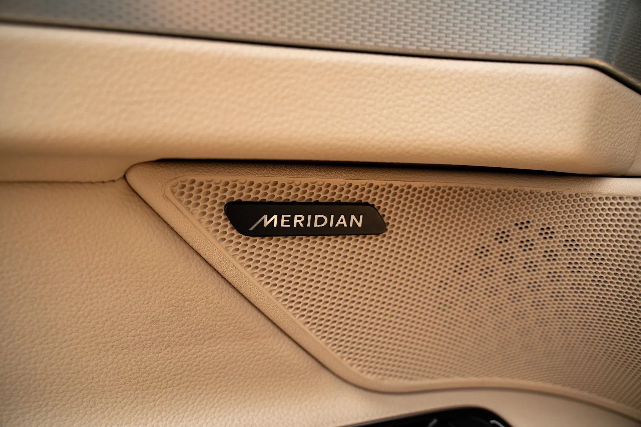 Used 2017 Jaguar XF Premium AWD/4WD image 17