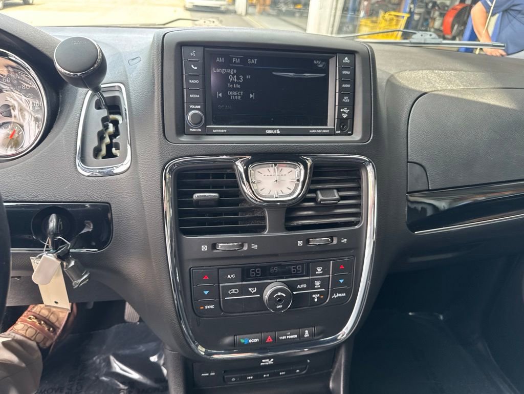 Used 2015 Chrysler Town & Country S FWD image 20