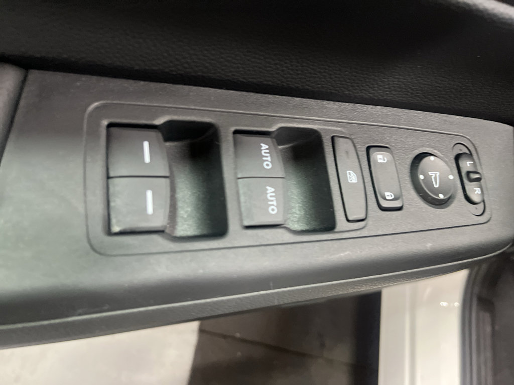 Used 2025 Honda CR-V EX image 12
