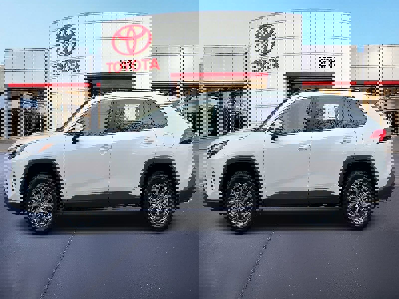 Used 2024 Toyota RAV4 XLE Premium w/ Weather Package image 8
