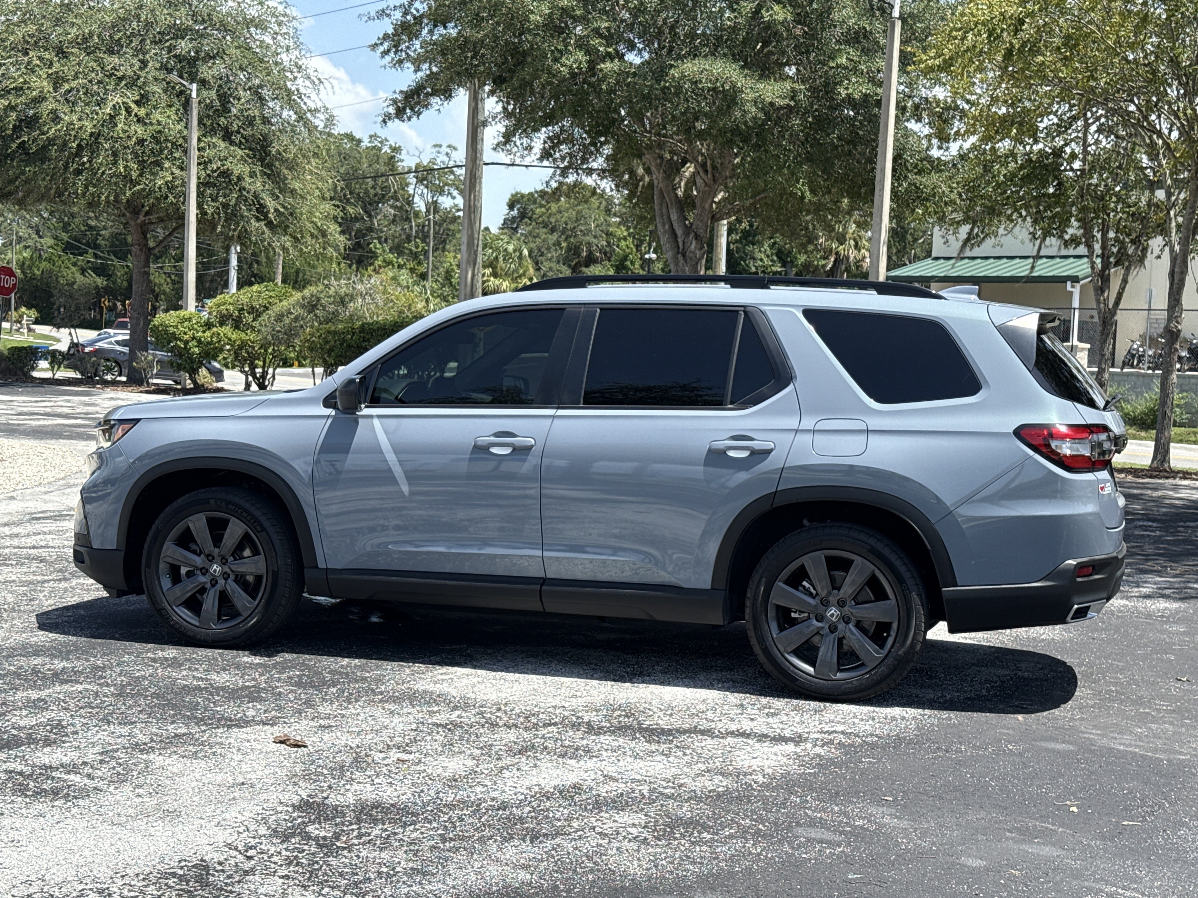 Certified 2025 Honda Pilot Sport image 11