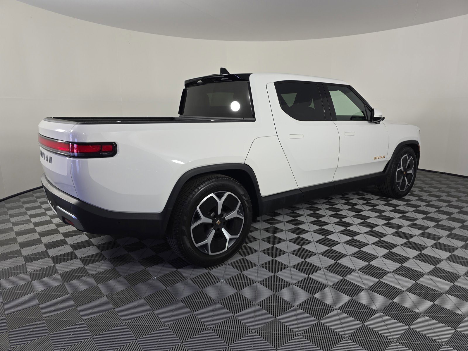 Used 2022 Rivian R1T Adventure image 5