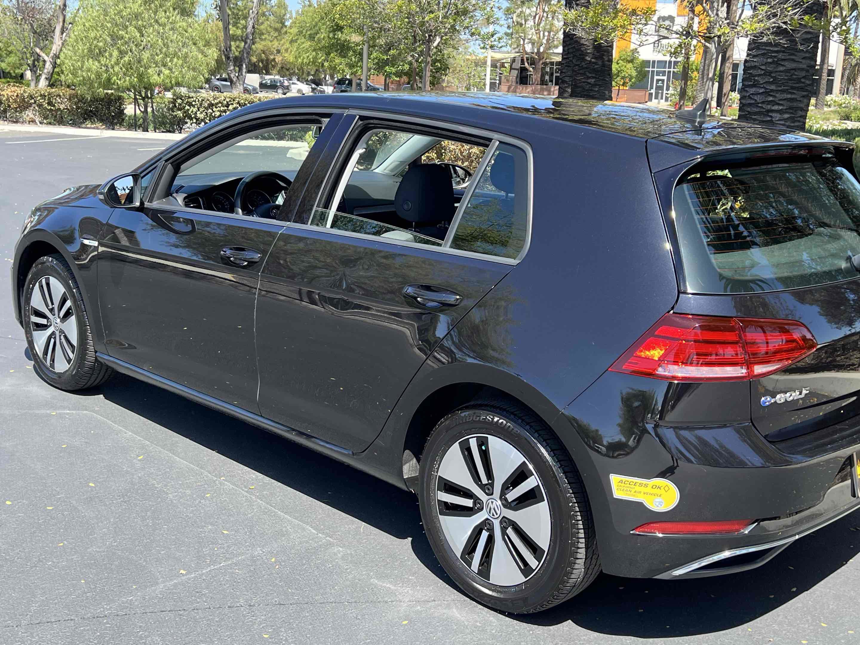 Used 2019 Volkswagen e-Golf SE w/ Driver Assistance Package FWD image 43