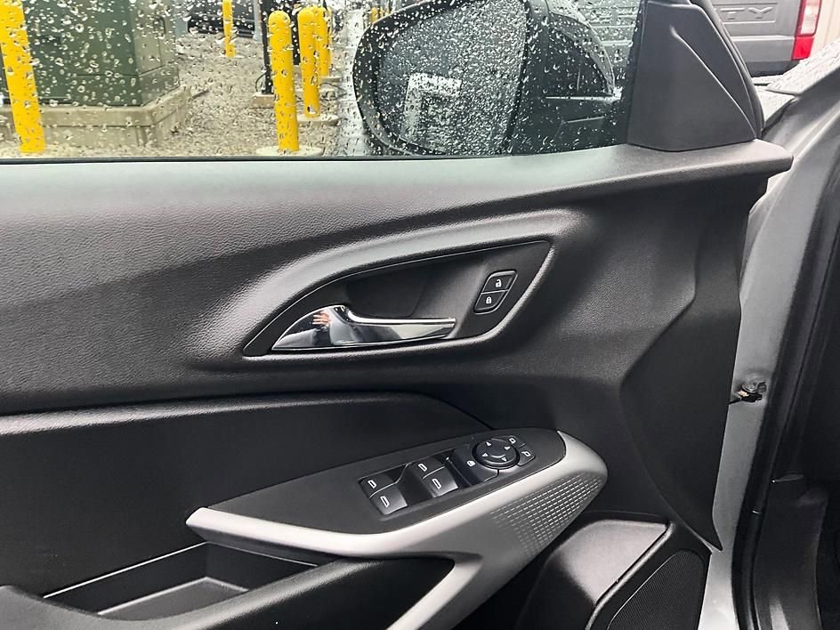 Used 2024 Chevrolet Trax RS image 13