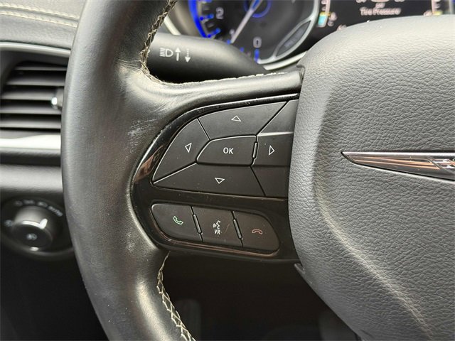 Used 2021 Chrysler Pacifica Touring w/ Uconnect Theater Family Group image 10