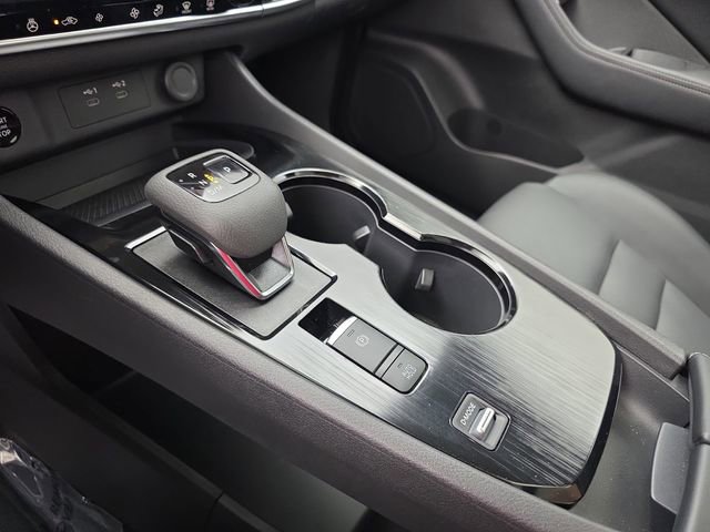 Used 2026 Nissan Rogue SV w/ SV Premium Package image 36