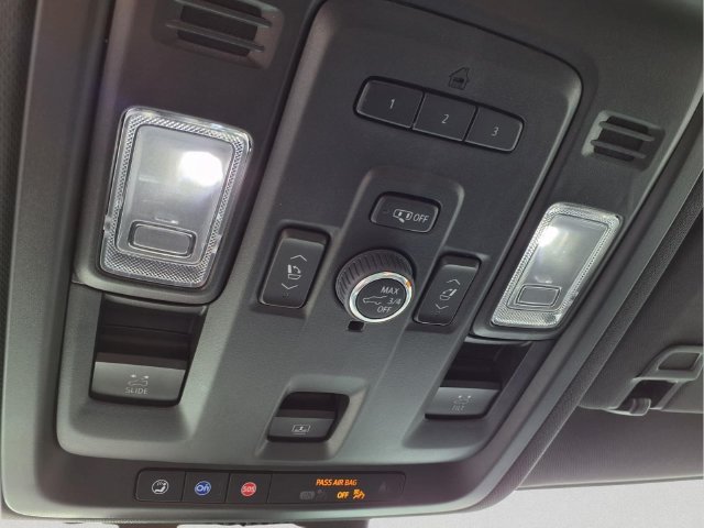 Used 2023 Chevrolet Tahoe Z71 w/ Luxury Package AWD/4WD image 17