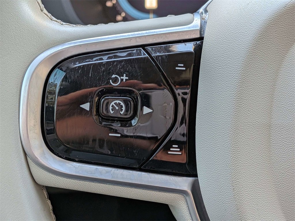 Used 2022 Volvo XC60 B5 Inscription w/ Advanced Package image 28