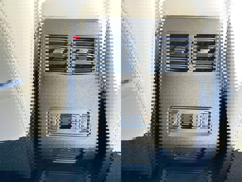 New 2025 Mitsubishi Outlander SEL image 28