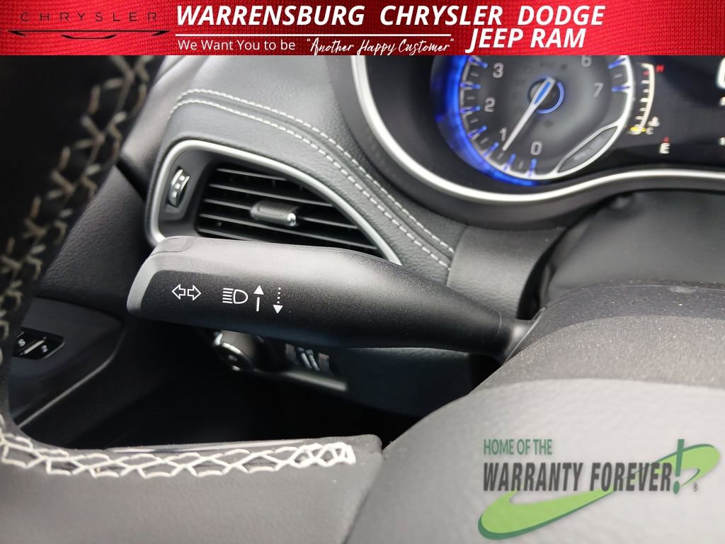 New 2026 Chrysler Pacifica Select AWD/4WD image 17