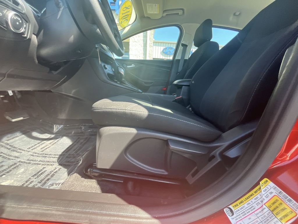 Used 2018 Ford Focus SE FWD image 14