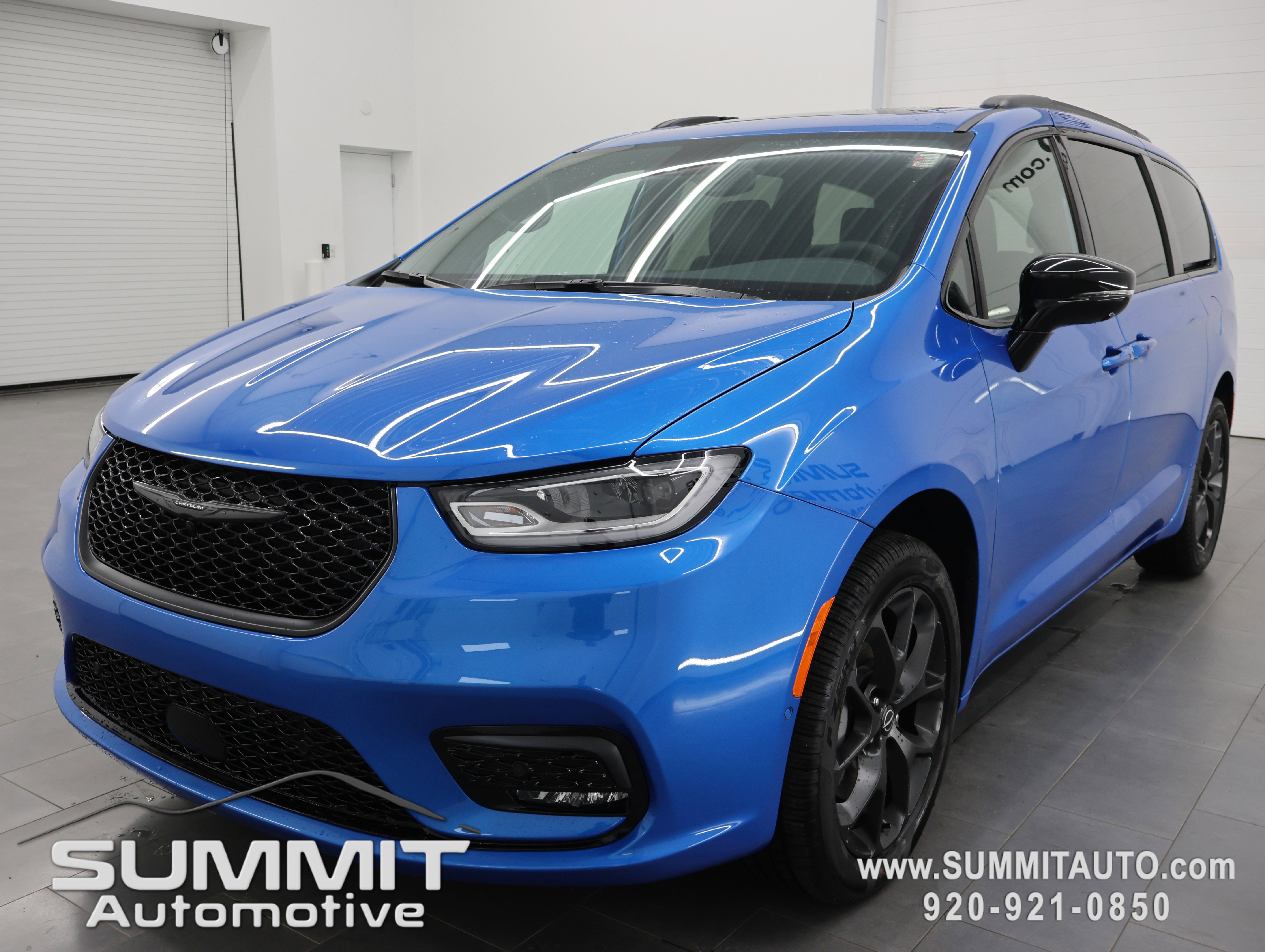 New 2026 Chrysler Pacifica Limited w/ S Appearance Package AWD/4WD image 7